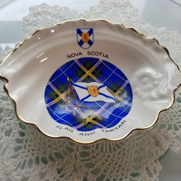Nova Scotia Shell-Shaped Trinket Dish Flag and Tartan Sandland Vintage Rare Find - Picture 2 of 10